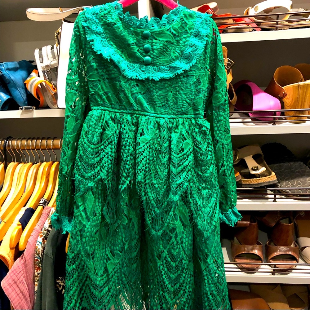 Trish Scully beautiful lace gown size 5T EUC